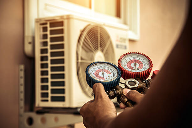 Professional Ac Installation technician working in Columbus, TX